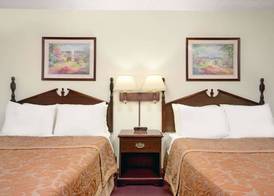 Super 8 by Wyndham Chaska 4
