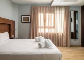 Hotel Madanis Liceo 3