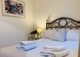 Waterside Townhouse With Balcony And Marina View 3