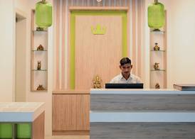 Hotel Le Roi Express Karol Bagh 4