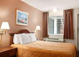 Travelodge by Wyndham Bakersfield 5