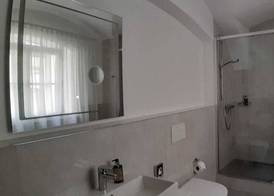 LH Hotel Golden Wheel 3