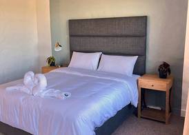 Guinea Fowl Lodge - Lagoon & Heads View B&B, Central Knysna 5