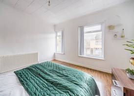 Charming 5-bed House in Birmingham 3