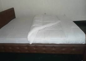 AIRPORT INN MOTEL 4
