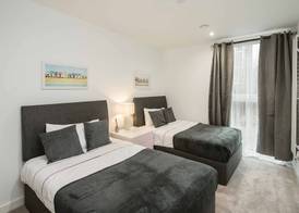Stunning 3-bed Apartment in London 2