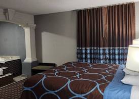Super 8 by Wyndham Belleville St. Louis Area 4