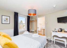 Morleys Rooms - Located in the heart of Hurstpierpoint by Huluki Sussex Stays 4