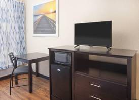 Days Inn by Wyndham Macon I-75 North 5