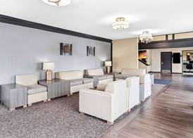 Red Lion Hotel Portland Airport 3