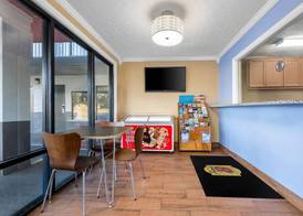 Super 8 by Wyndham Gadsden AL 3