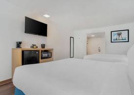 Chateau Beachfront Hotel, a By the Sea Resort 5