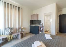 Rhoe Seaside Apartments 4