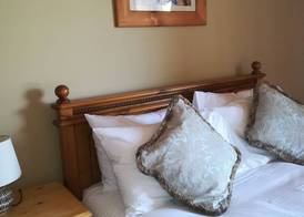 Autumn Breeze Manor Guest House 2