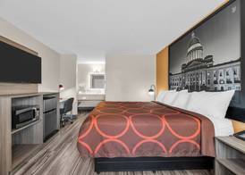 Super 8 by Wyndham Siloam Springs 5
