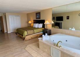 Aquarius Oceanfront Hotel 4