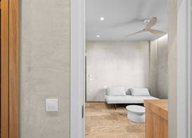 Nikos Lux By Van 3