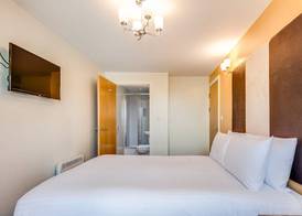 Roomzzz Leeds Headingley 5