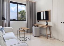 W Costa Navarino 4