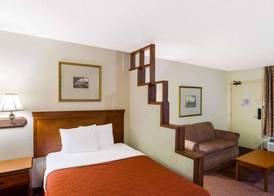 Rodeway Inn & Suites Fiesta Park 3
