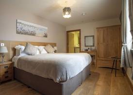 Crossways Inn 4