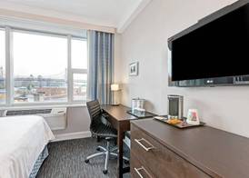 WYNDHAM GARDEN LONG ISLAND CITY 2
