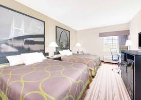 Super 8 by Wyndham Monett 5