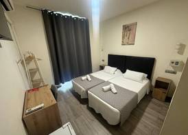 Hostal Balmes Centro 4