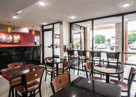 Econo Lodge Inn & Suites Memphis East 4
