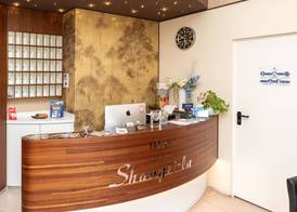 Hotel Shangri-La 2
