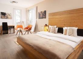 Hotel Vier Jahreszeiten an der Therme & Kliniken Bad Krozingen Nähe Freiburg & Schwarzwald Ideal für Wellness Kur & Business Ausflüge 24h Check In- WLAN & Parken gratis 3