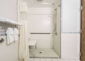 Days Inn by Wyndham Berlin Meriden 5