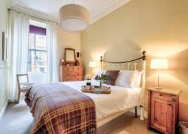 JOIVY 1-Bed Flat In Edinburgh Old Town 2