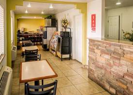 Econo Lodge Albuquerque East 3