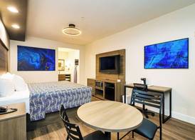 Palace Inn Blue Edgebrook 3