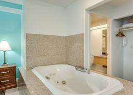 Pacifica Beach Hotel 4