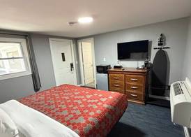 Chaplin Inn & Suites 5