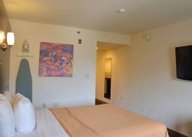 Days Inn & Suites by Wyndham Milwaukee 3