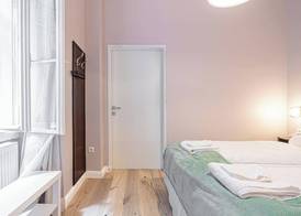 1 Aprt & 5 Stylish Hotel Rooms, Comfort & Convenience Combined 3