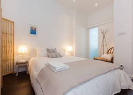 Typical Light Filled Graça Apt w AC, By TimeCooler 5