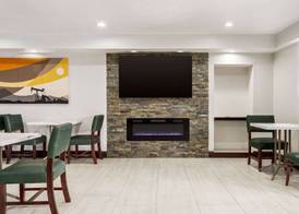 La Quinta Inn by Wyndham Victoria 3