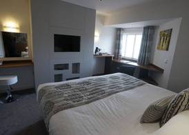 Damon’s Hotel 5