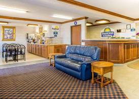 Days Inn by Wyndham Pontoon Beach 3