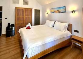 Holiday Beach Hotel 4