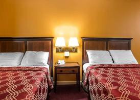 Econo Lodge At Six Flags 3