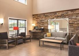 Country Inn & Suites by Radisson, Buffalo, MN 3
