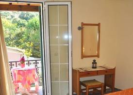 Holiday Studio Apartments yannis on the beach of Agios Gordios in Corfu 2