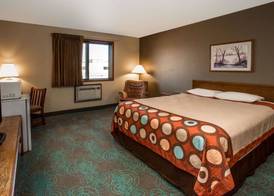 Super 8 by Wyndham Hartford WI 4