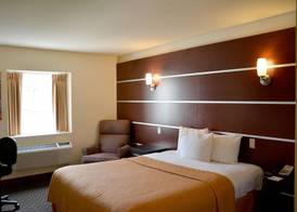 Days Inn & Suites by Wyndham Milwaukee 4