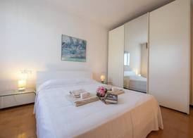 Casa di Paola: Lake-View Balcony Apartment in Peschiera - Happy Rentals 4